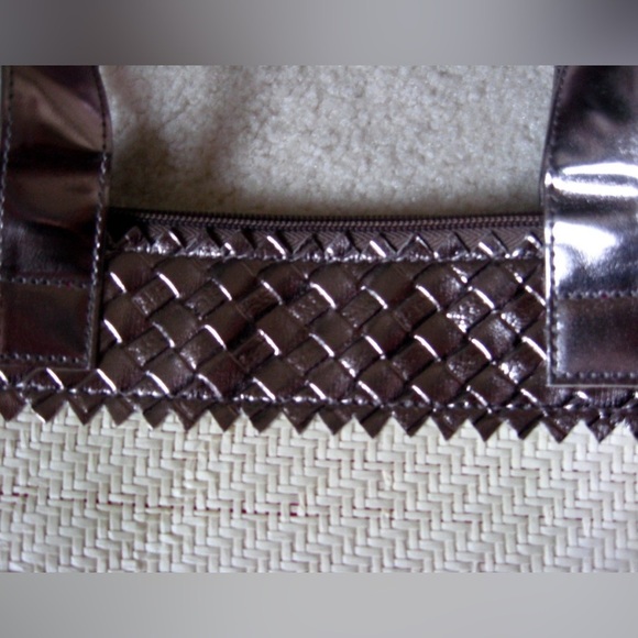 Elizabeth Arden Off White Straw Tote Bag With Metal Tone Detail (Bag Only) New - Picture 3 of 5